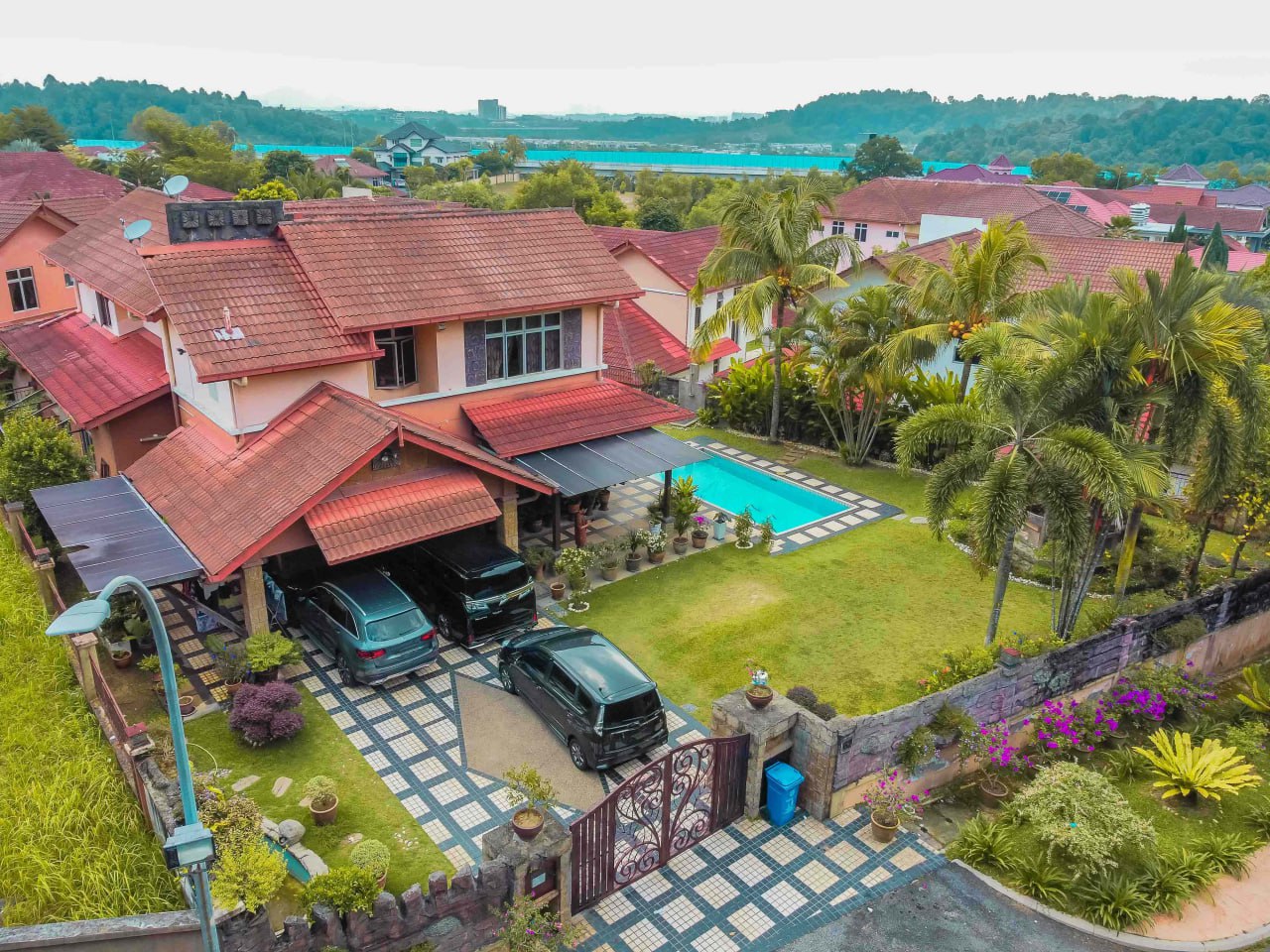 Facing Open 2 Storey ...