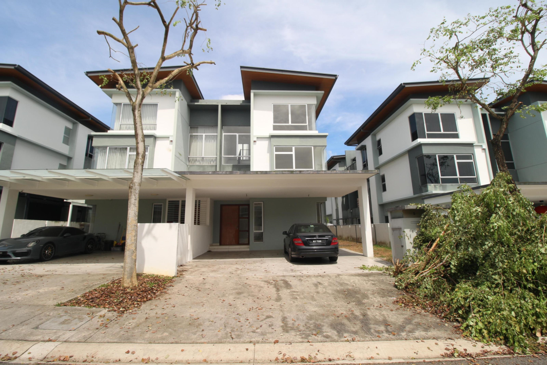 Like New 3 Storey Li ...
