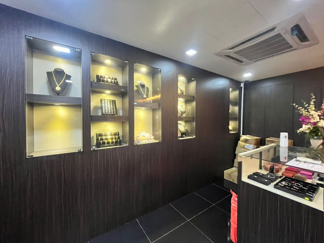 Office Space Pusat Perniagaan Worldwide Seksyen 13 - photo 2
