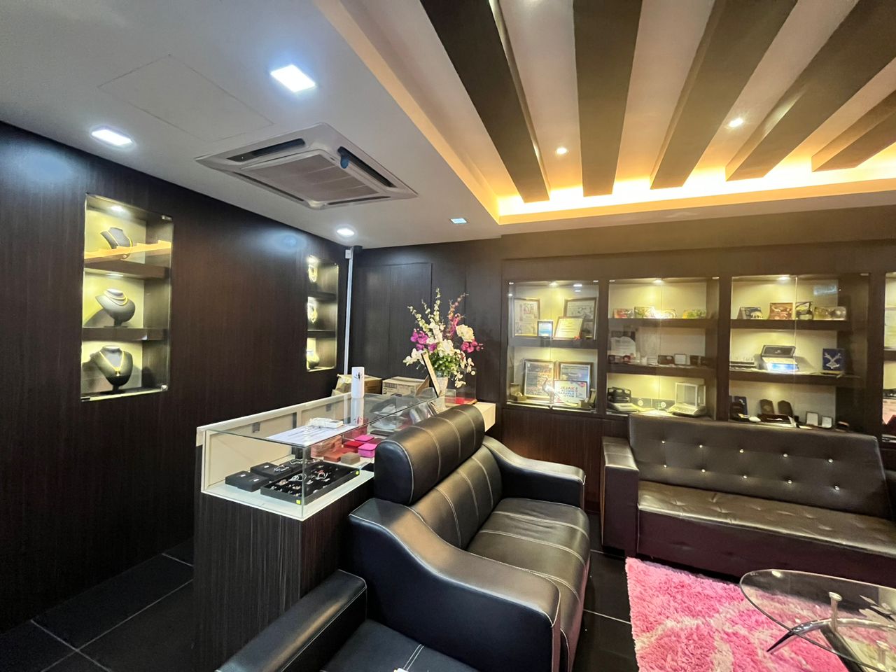 Office Space Pusat Perniagaan Worldwide Seksyen 13 - photo 3
