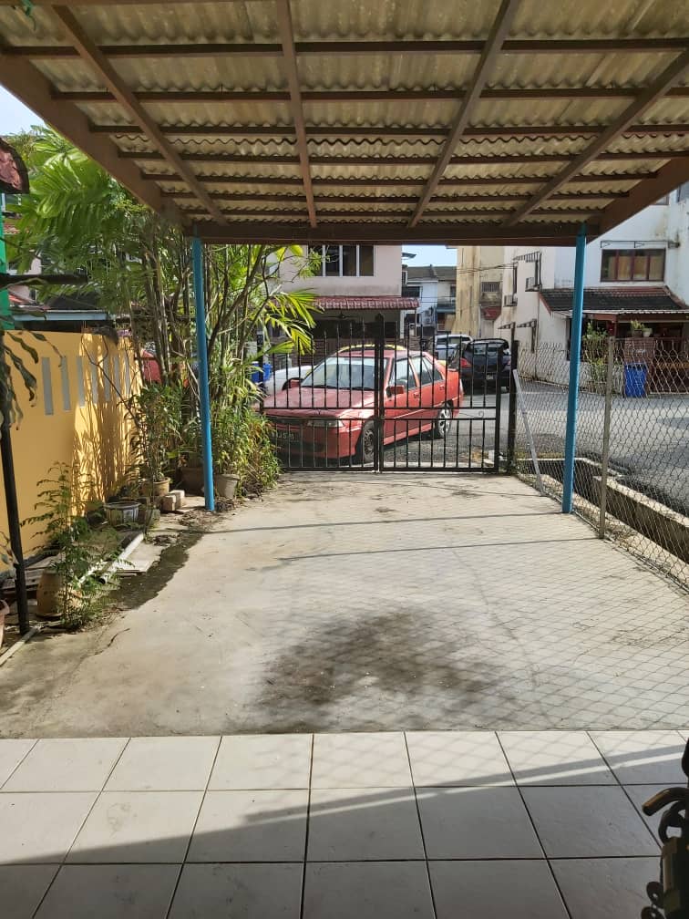 3 Storey Terrace End Lot Taman Sri Muda Seksyen 25 - photo 4