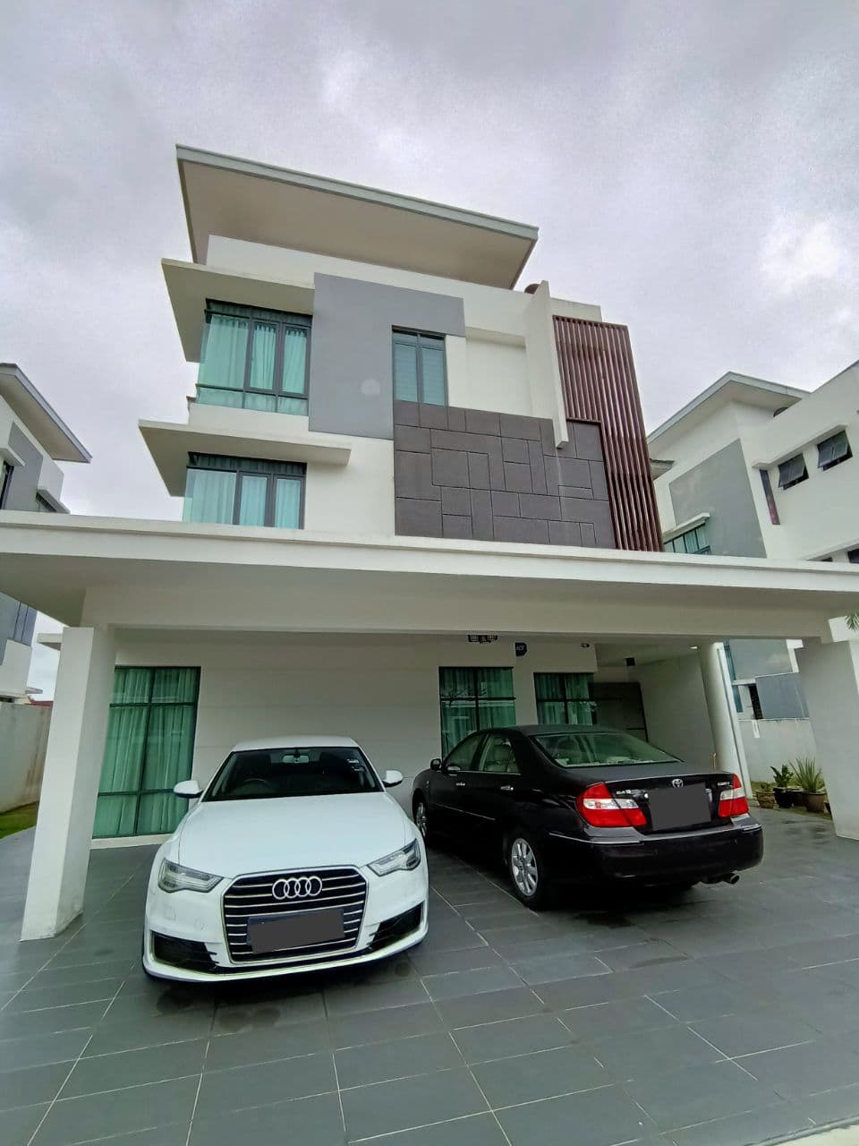 3 STOREY BUNGALOW LAMBAIAN RESIDENCE, BANGI