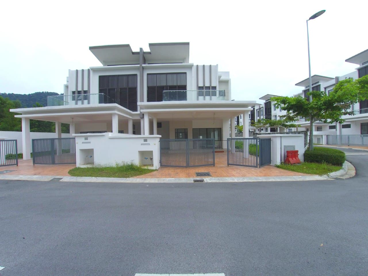 2 STOREY SEMI-D CORNER EMERY KEMENSAH