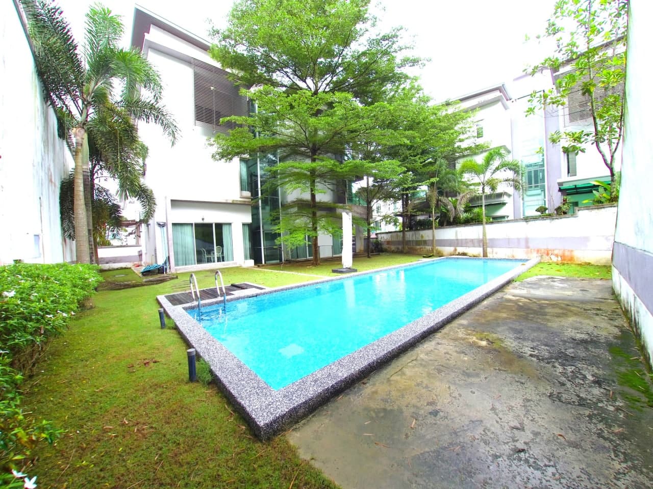 3 STOREY SEMI D BEVERLY HEIGHTS PHASE 5 CORNER LOT - photo 2