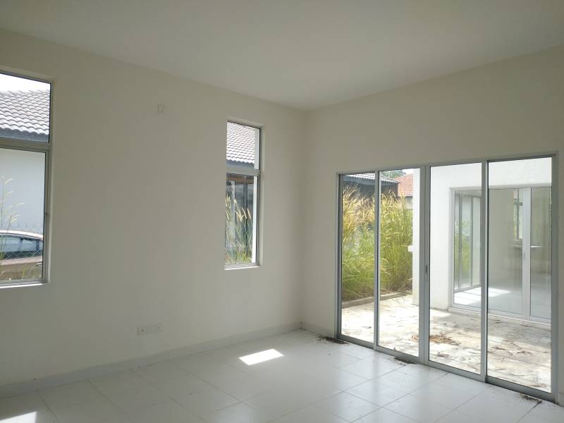 1STRY BUNGALOW 4ROOM - LENGGENG, MAHKOTA HILLS - photo 2