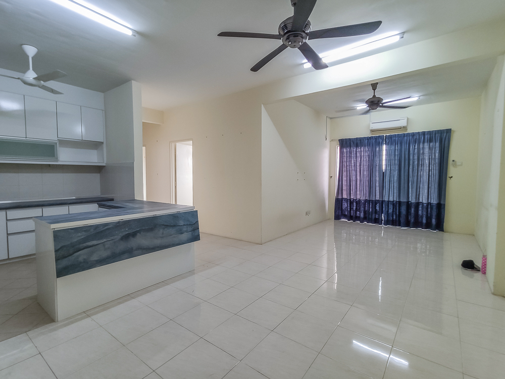 SEMI FURNISHED CONDO UNIPARK CONDO DECENTRUM BANGI