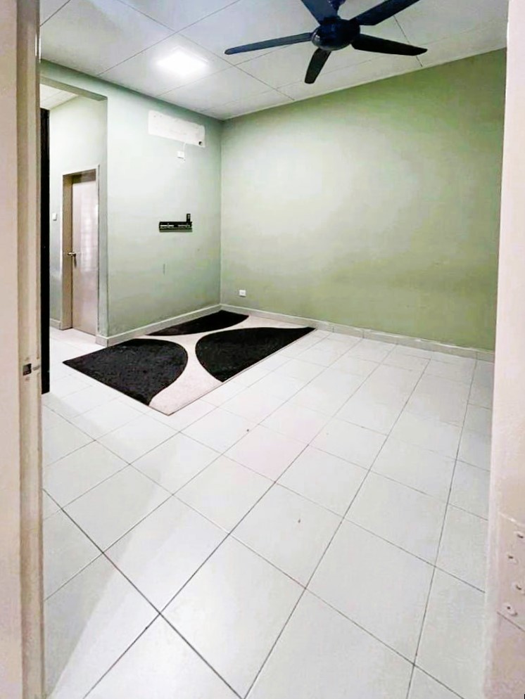 FACING OPEN RENOVATED Single House Bandar Putera 2 - photo 4
