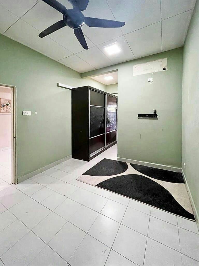 FACING OPEN RENOVATED Single House Bandar Putera 2 - photo 5