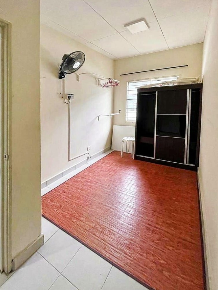 FACING OPEN RENOVATED Single House Bandar Putera 2 - photo 8