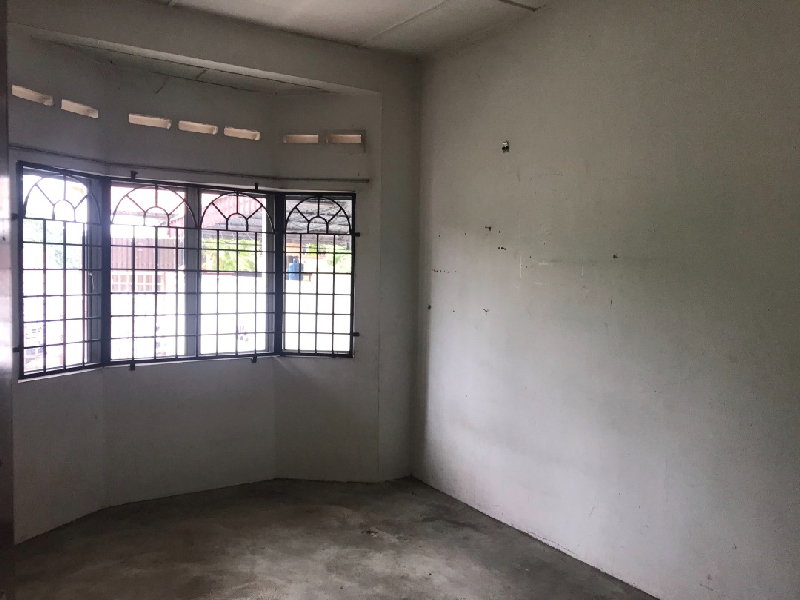 Single Storey 20x65sft Nilai Perdana Facing Open Near Commuter KTM - photo 3
