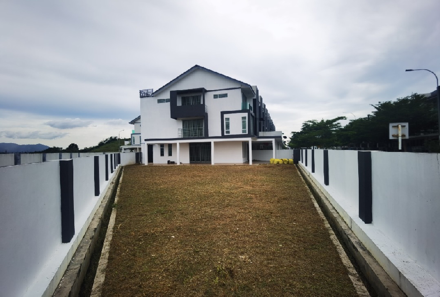 CORNER LOT 3 Storey Terrace Bangi Avenue 3, Kajang - photo 2