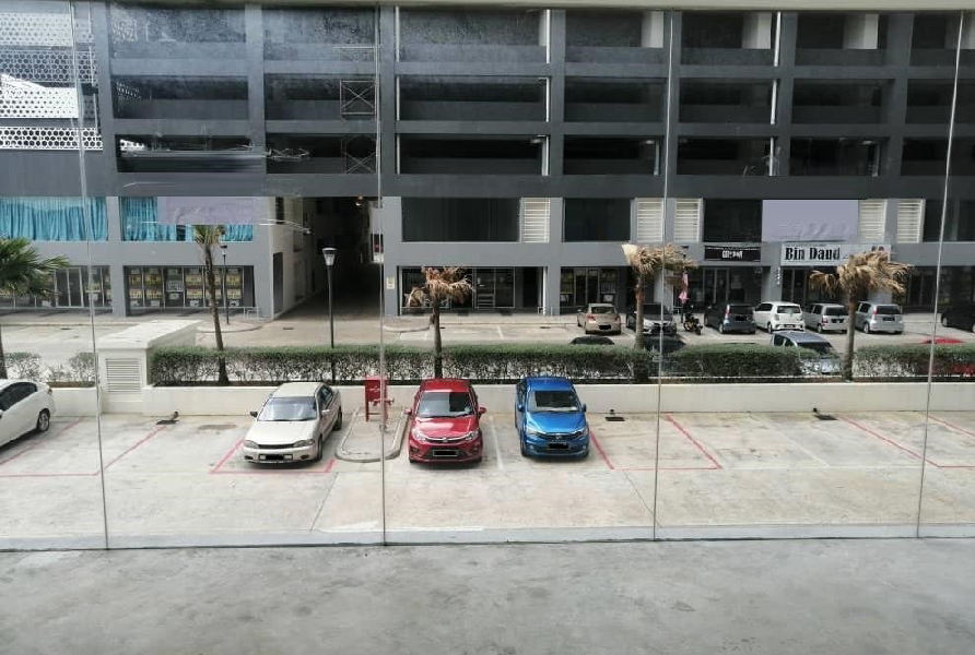 END LOT | Ground First Floor Shop Office Retail Block C Southville City Bangi - photo 7