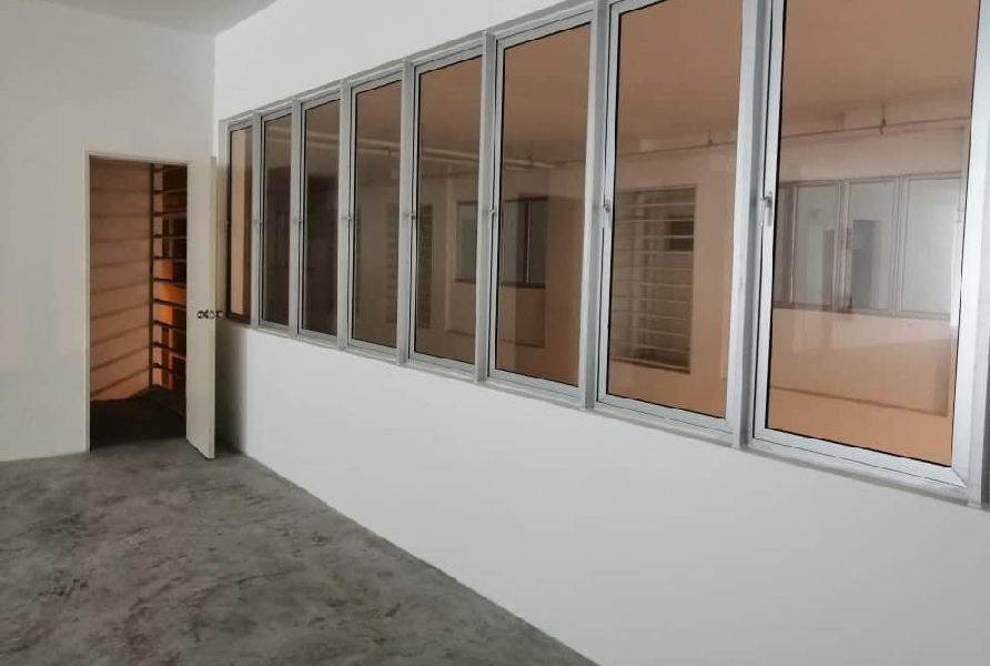END LOT | Ground First Floor Shop Office Retail Block C Southville City Bangi - photo 9