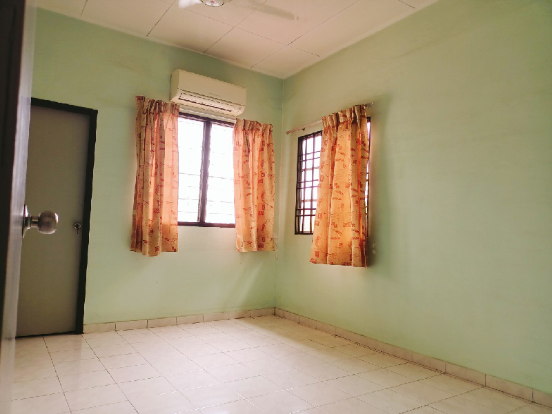 Taman Sutera, Kajang Corner Lot Double Storey Freehold unit. - photo 7