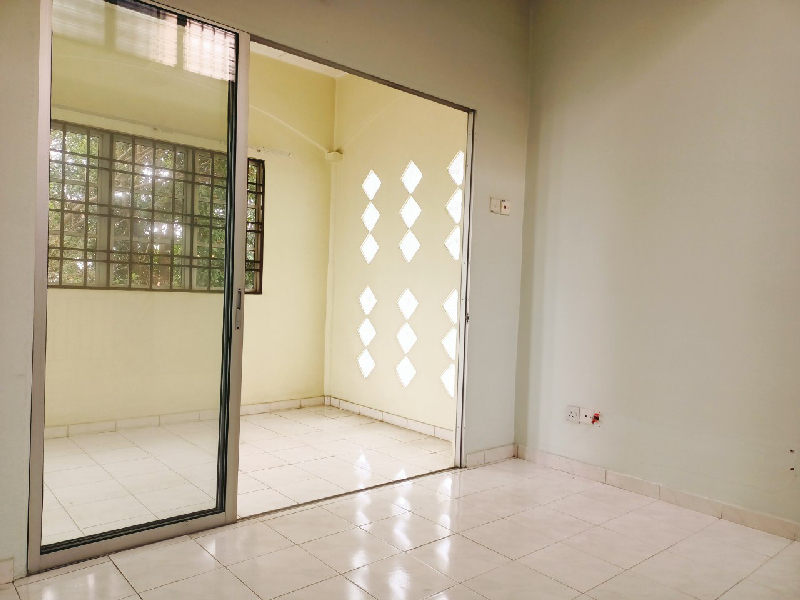 Taman Sutera, Kajang Corner Lot Double Storey Freehold unit. - photo 10