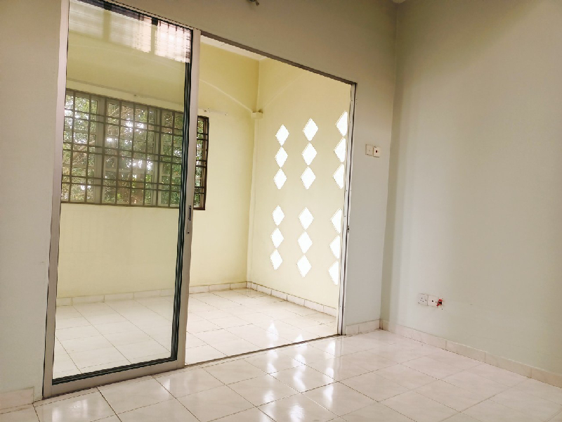 Taman Sutera, Kajang Corner Lot Double Storey Freehold unit. - photo 13