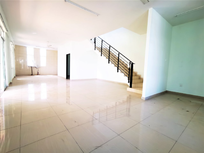 CORNER 3 Storey Terrace, Bangi Avenue 3 (Seksyen 7) - 7R 7B FREEHOLD - photo 4