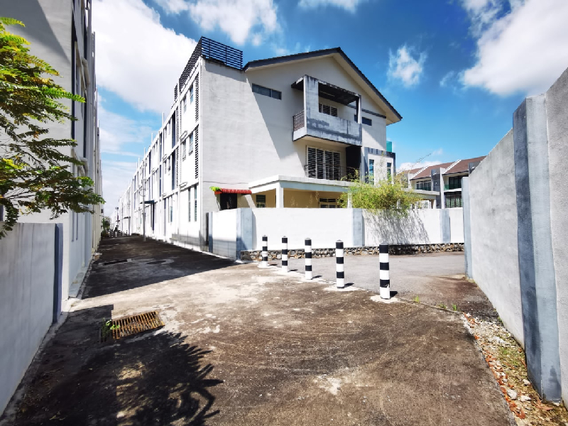 CORNER 3 Storey Terrace, Bangi Avenue 3 (Seksyen 7) - 7R 7B FREEHOLD - photo 11