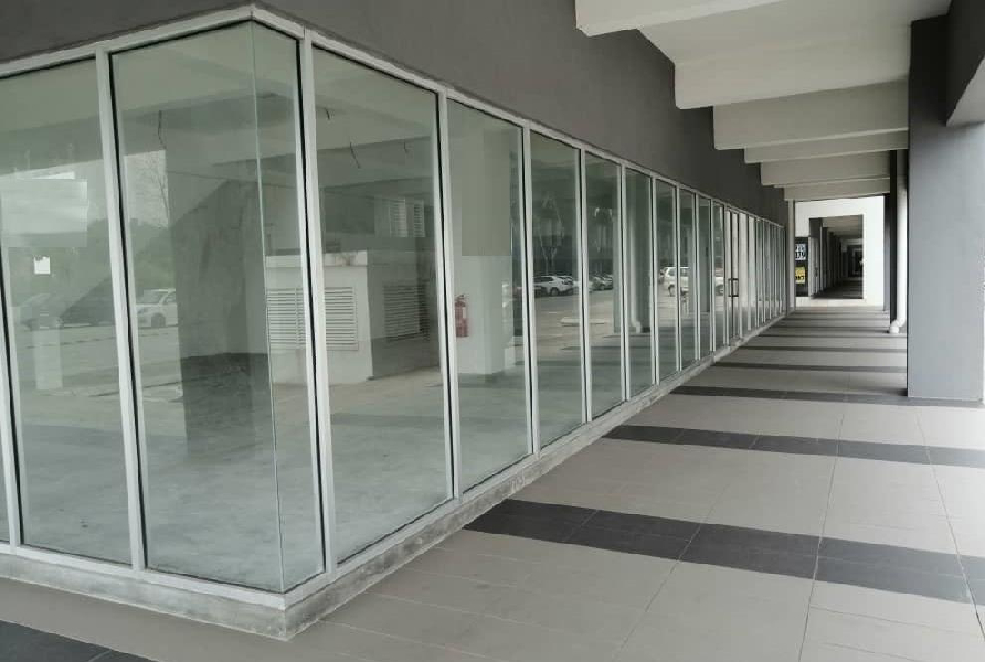 END LOT | Ground First Floor Shop Office Retail Block C Southville City Bangi - photo 3