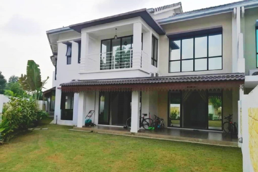 FACING PARK | 2 Storey Angular Superlink Terrace House Clover Park Denai Alam  - photo 2