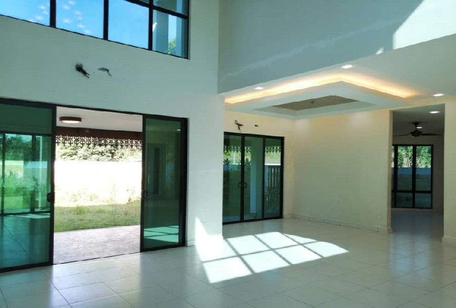 FACING PARK | 2 Storey Angular Superlink Terrace House Clover Park Denai Alam  - photo 4