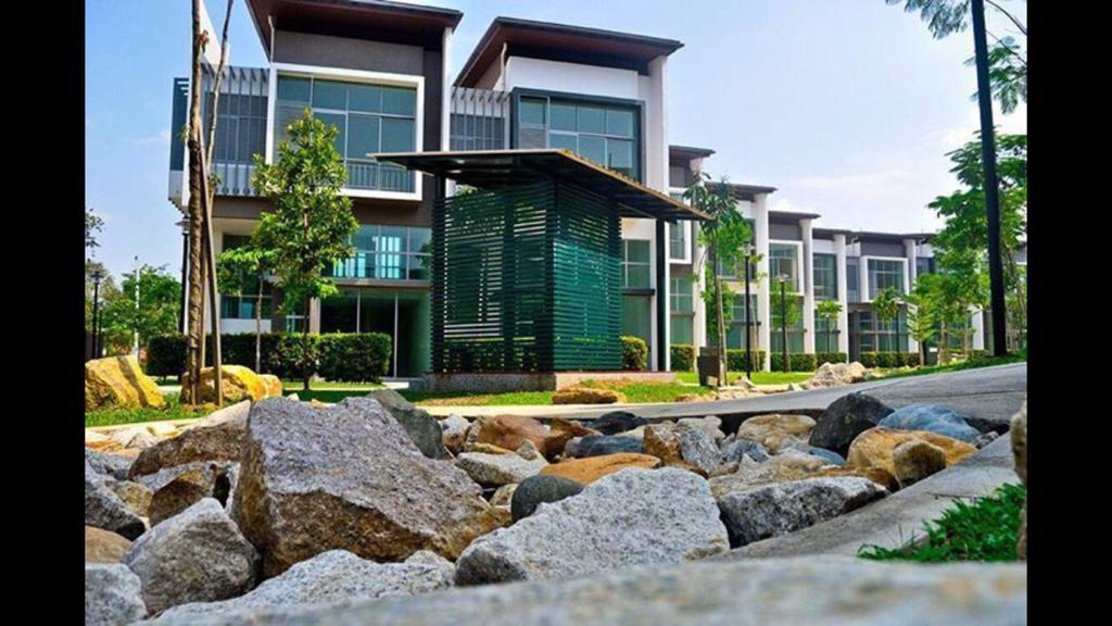 FREEHOLD 3 STOREY SUPER LINK HOUSE, SCHUBERT SYMPHONY HILL, CYBERJAYA (TYPE 1) - photo 1