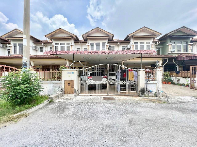FOR SALE : Double Storey Terrace, Tmn Pelangi @ Semenyih.  - photo 1