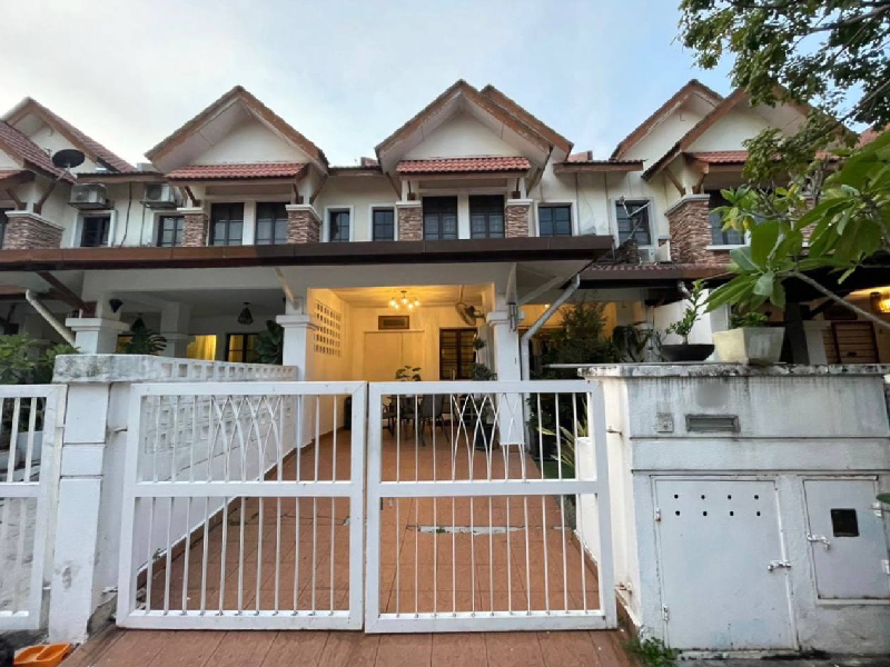 FULLY RENOVATED CANTIKDouble Storey Bandar Nusaputra Precinct 1, Puchong FOR SALE!