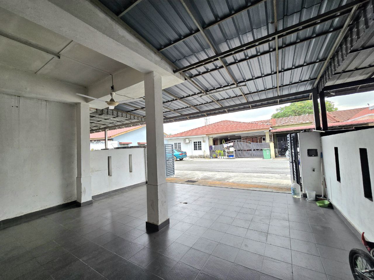 1 Storey Terrace Taman Impian Bukit Naga Shah Alam - photo 2