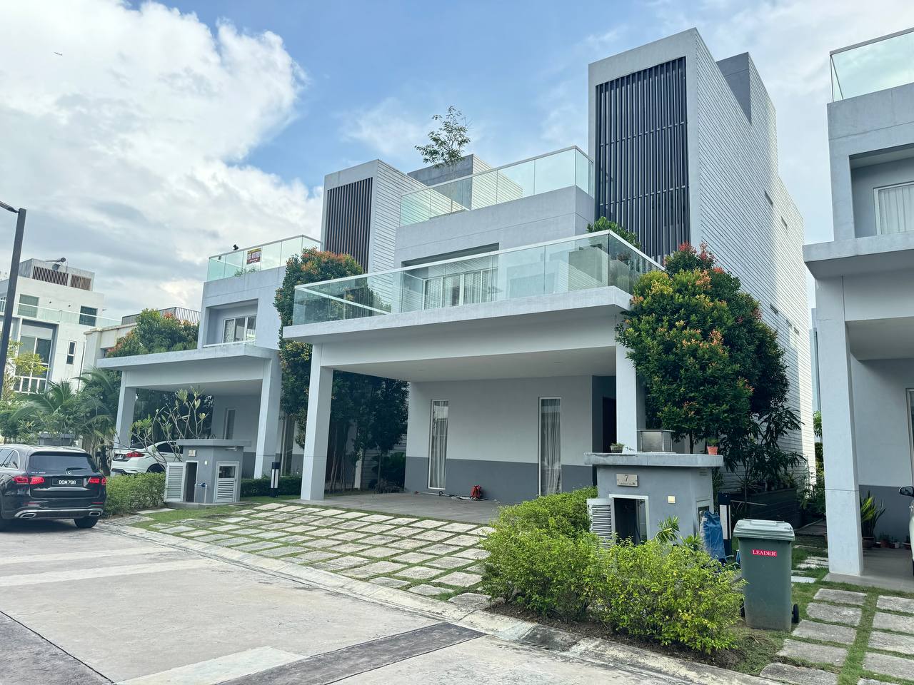 3 Storey Bungalow Lakefront Villa Cyberjaya - photo 2