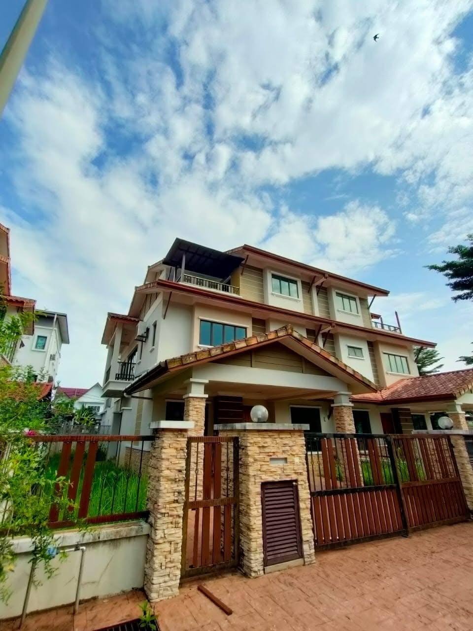 3 Storey Semi D Taman Seri Mutiara Bangi - photo 2