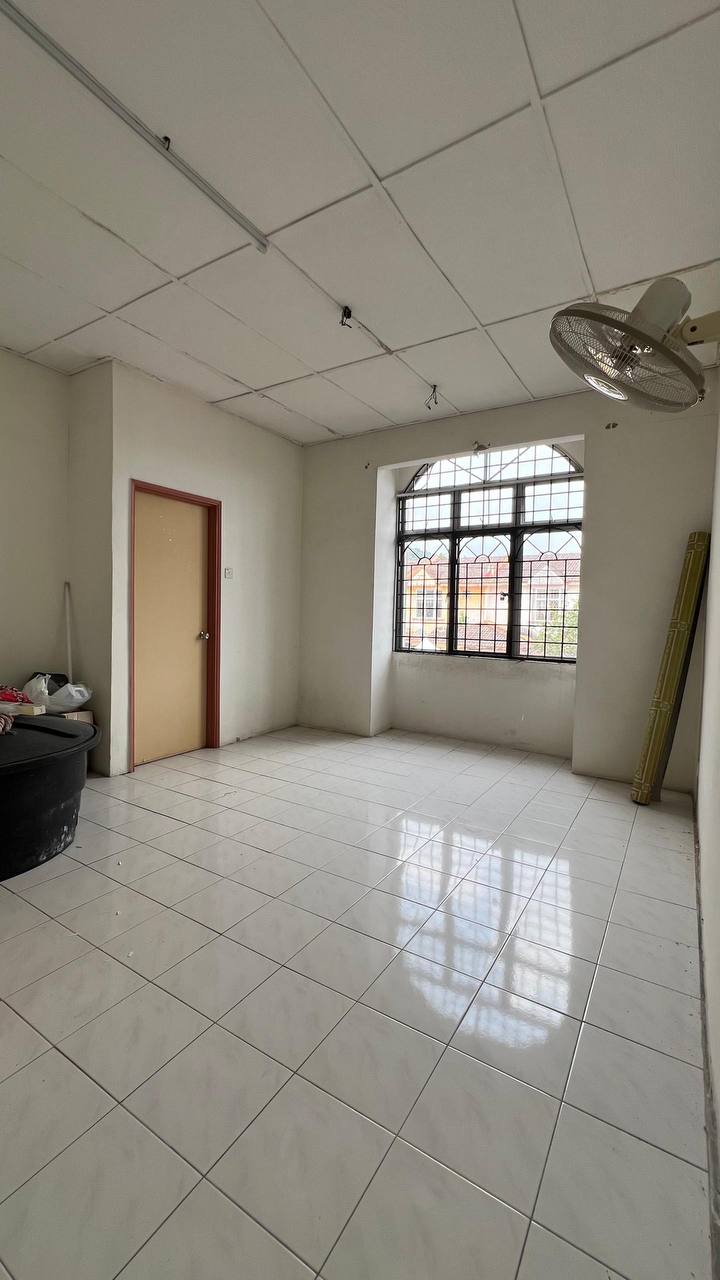 Double Storey Taman Dahlia Salak Tinggi - photo 12