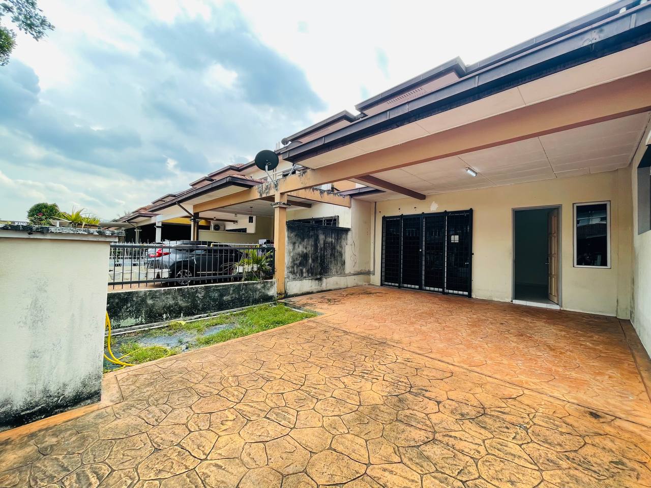 Double Storey Jalan Kristal Seksyen 7 Shah Alam - photo 2