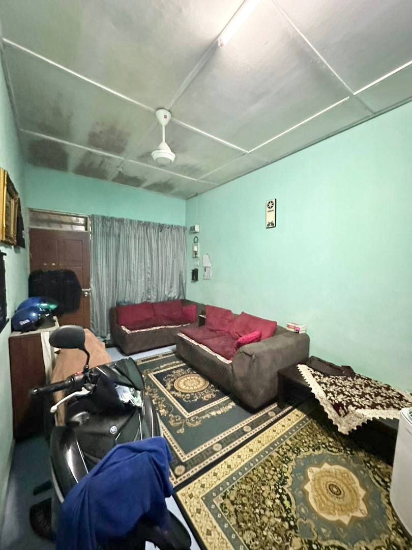 Single Storey Terrace Taman Bukit Kuchai, Puchong - photo 2