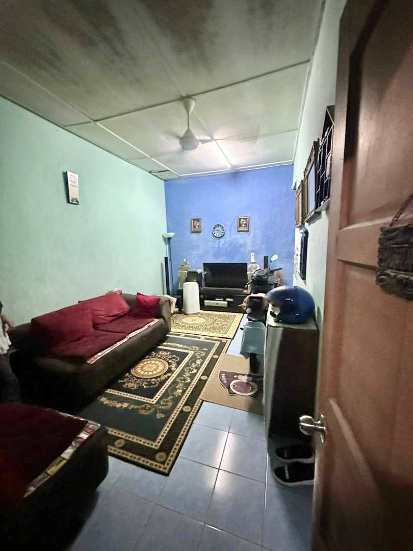 Single Storey Terrace Taman Bukit Kuchai, Puchong - photo 3