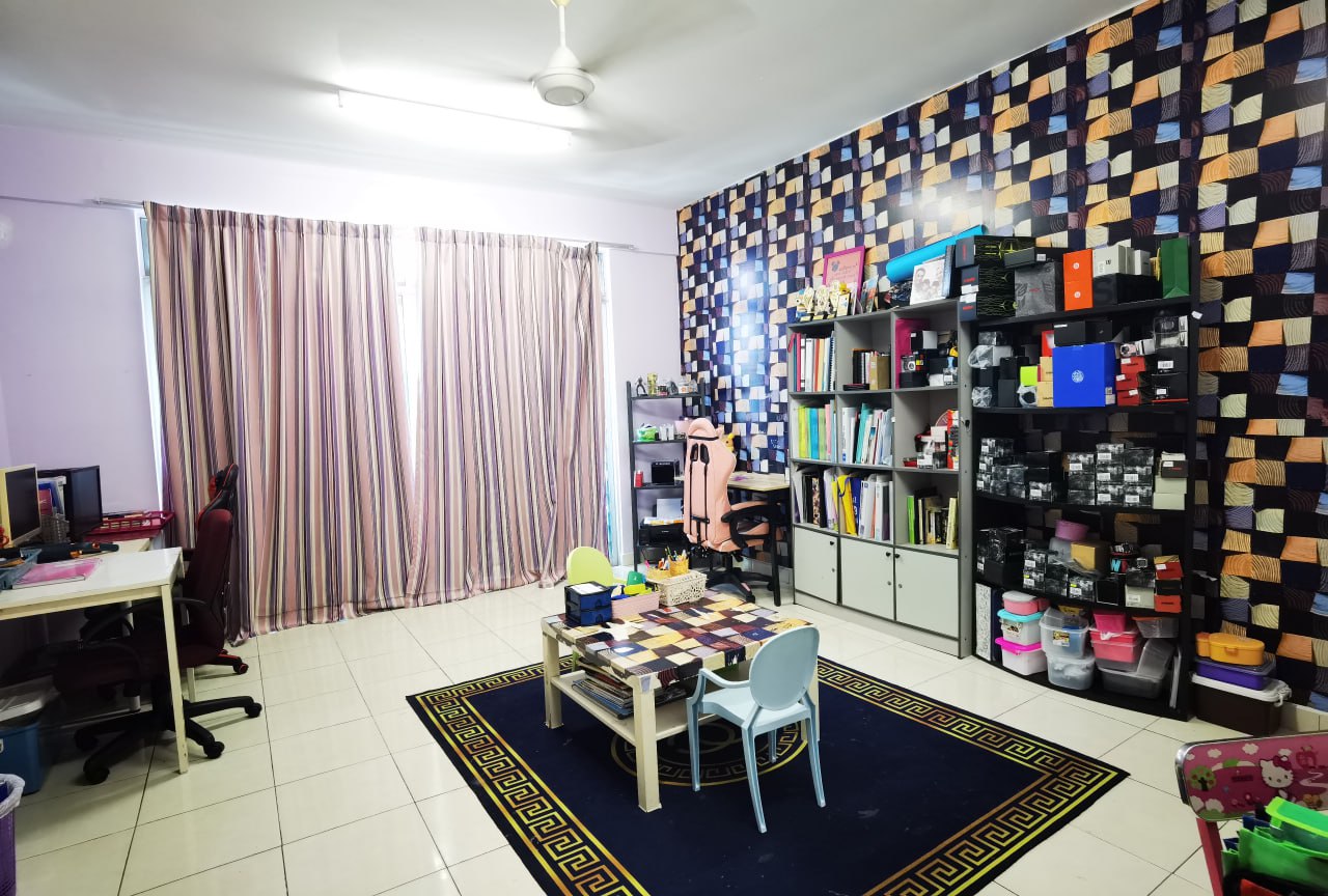 Fully Renovated 3 Storey House Bangi Avenue - photo 8