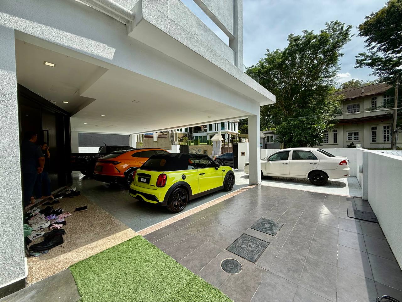Bungalow 3 Storey Country Heights, Kajang - photo 2