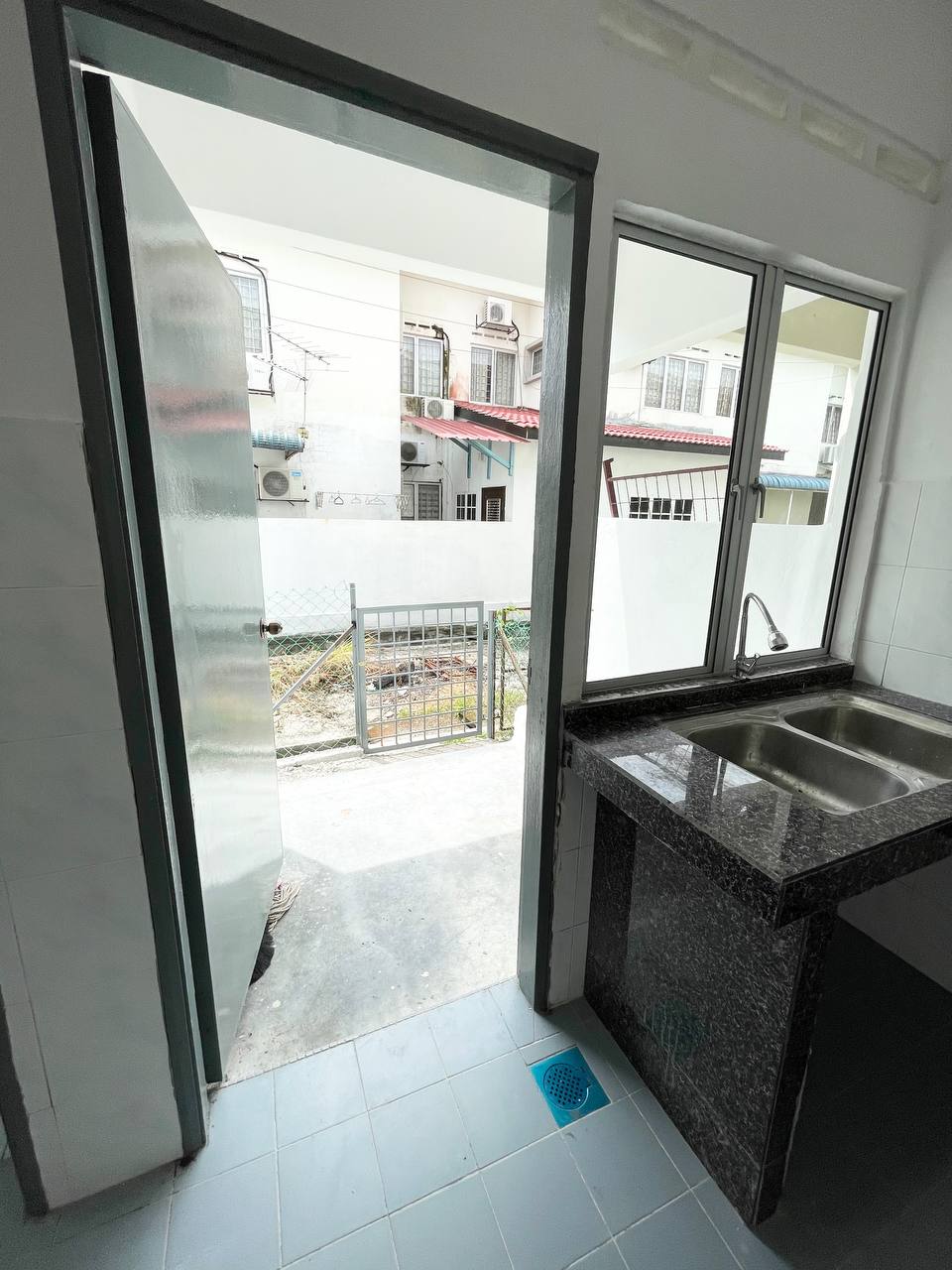 End Lot 2 Storey Terrace Bandar Seri Ehsan Banting - photo 6