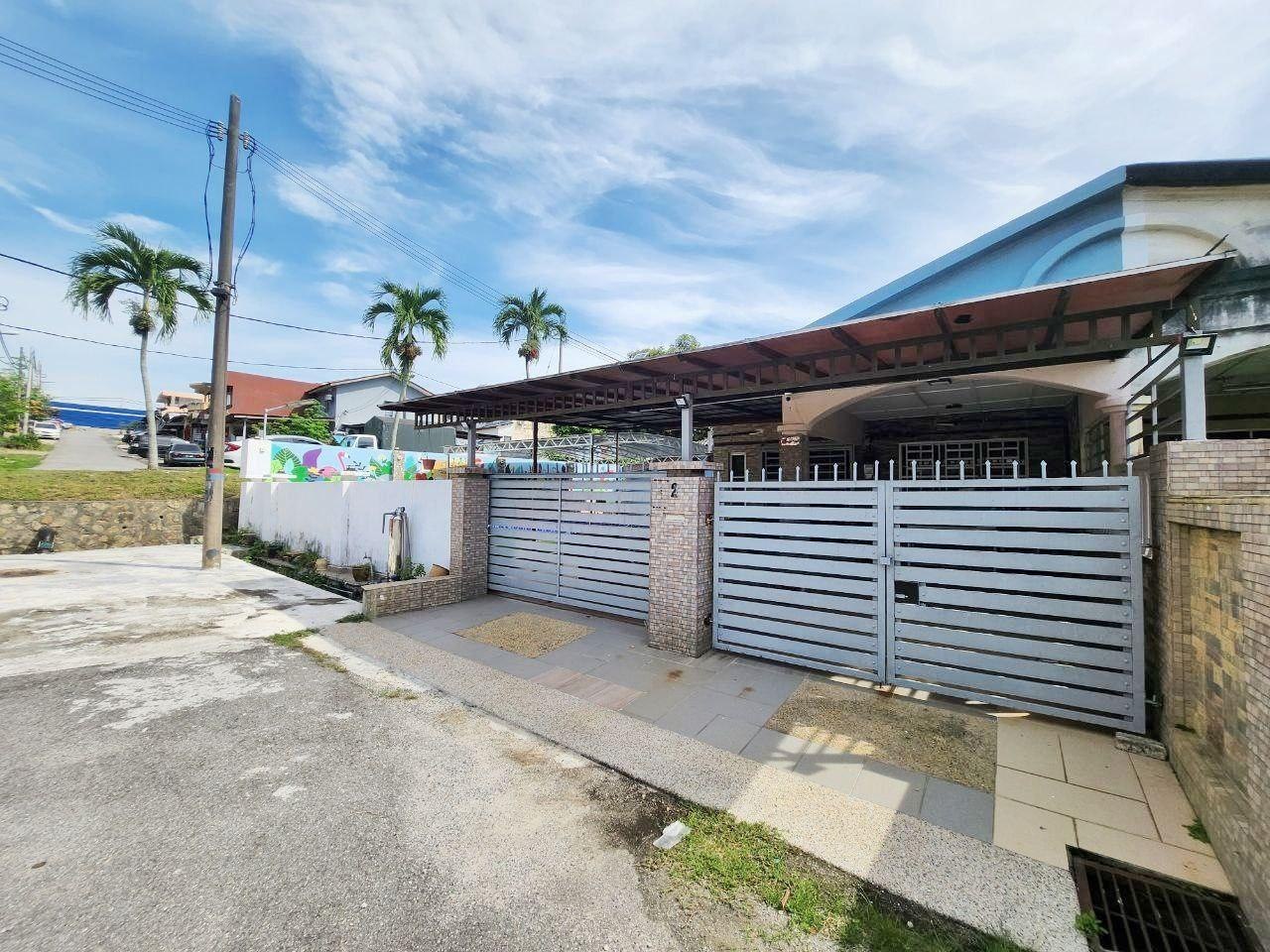 Corner Lot 1 Storey With Pool Taman Bangi Indah - photo 2