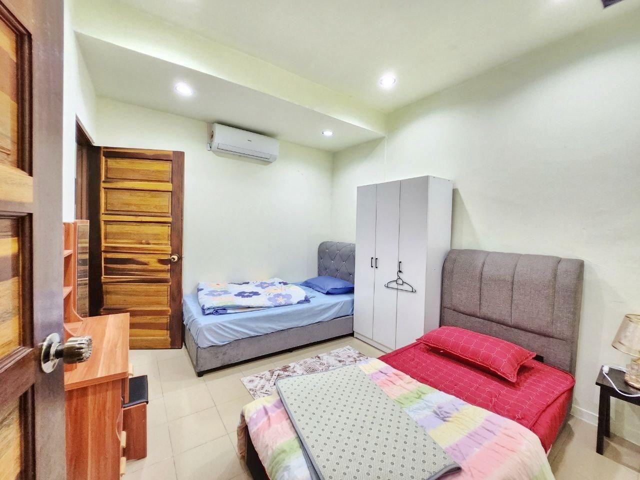 Corner Lot 1 Storey With Pool Taman Bangi Indah - photo 4