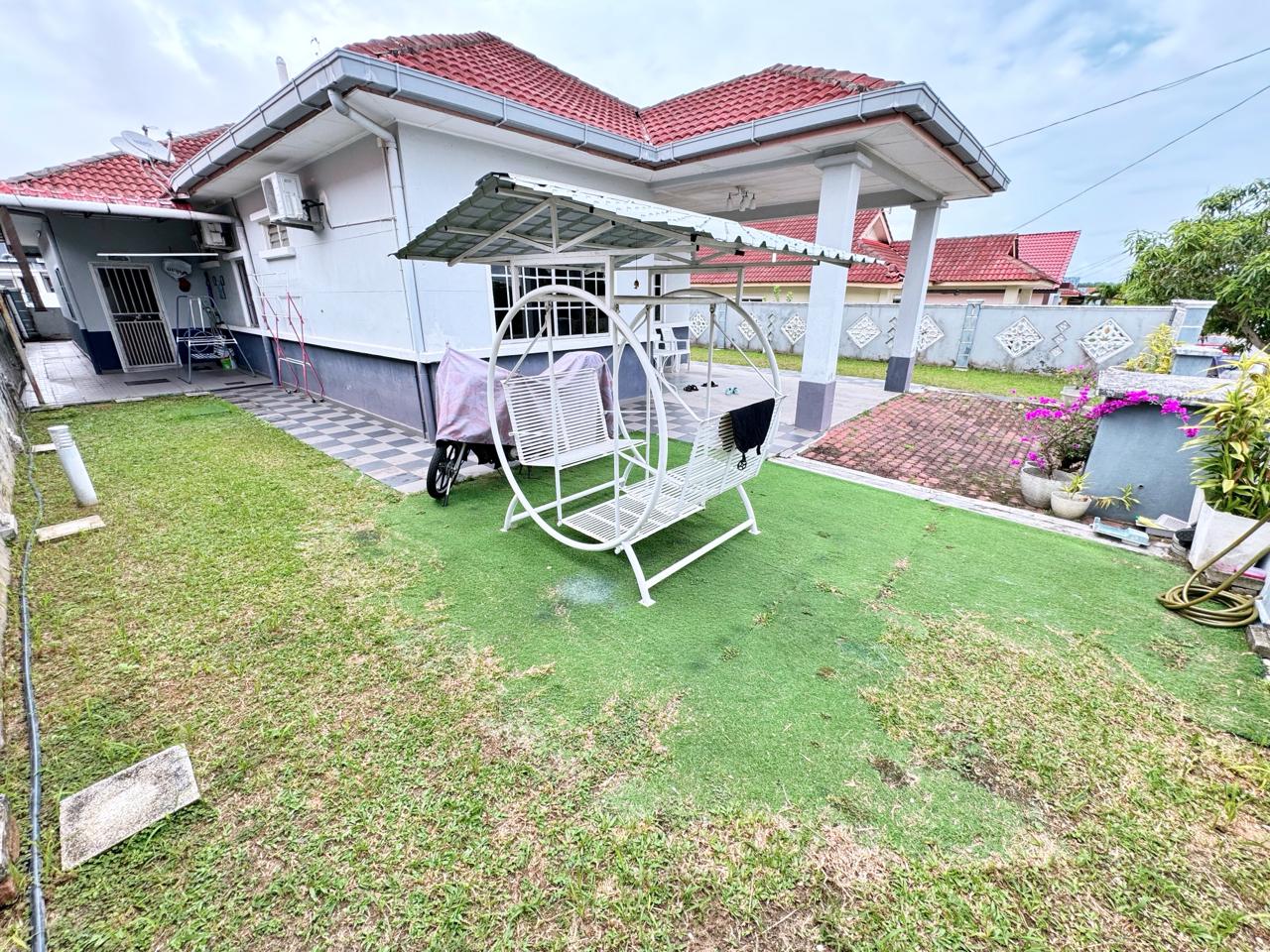 Bungalow Taman Tuanku Jaafar Senawang - photo 2