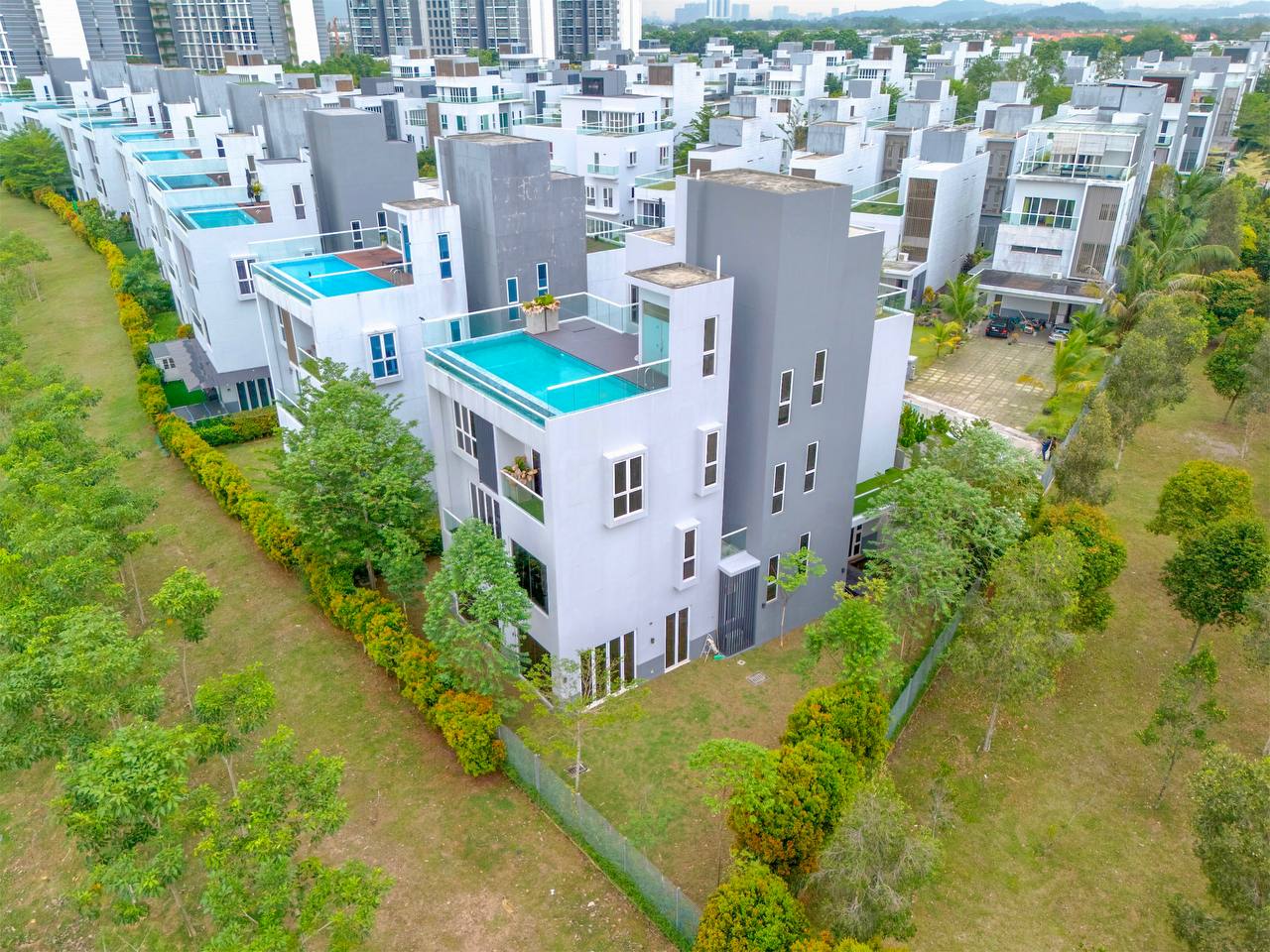 4 Storey Bungalow House Lakefront Villa, Cyberjaya - photo 2
