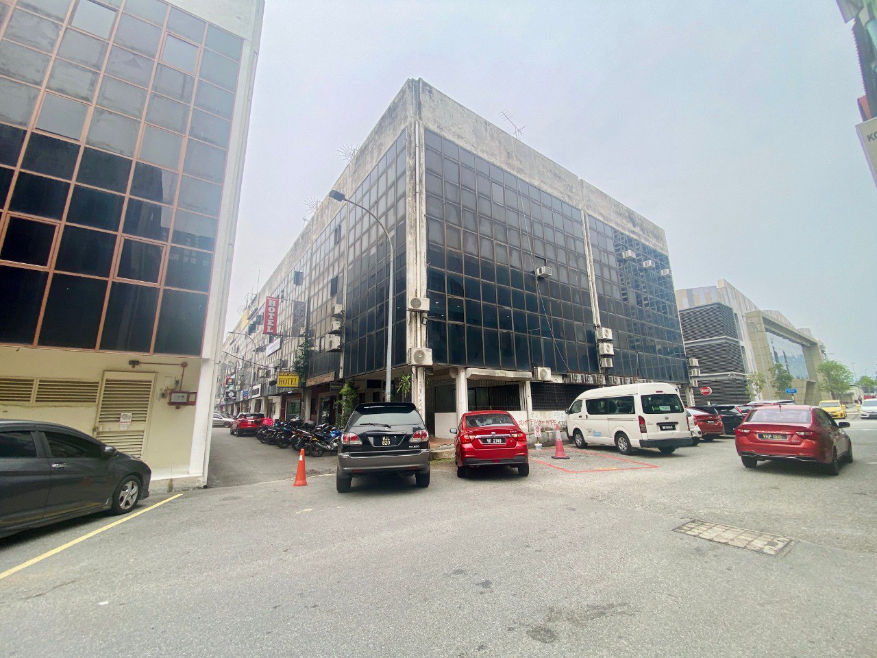 Freehold 4 Storey Shop Lot Taman Melawati - photo 2