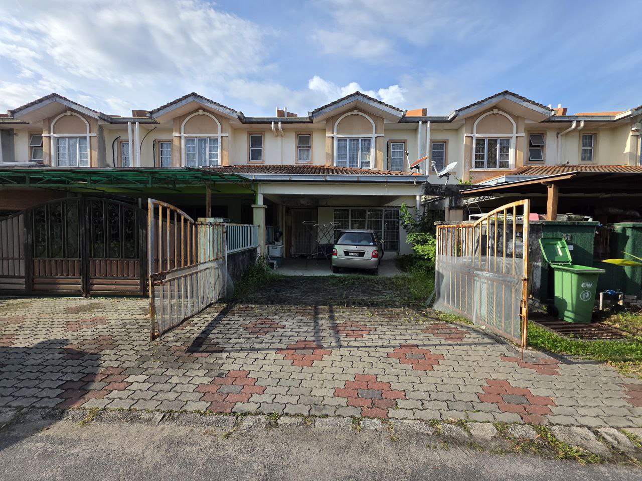 Facing Open Double Storey, Taman Sutera Kajang - photo 2