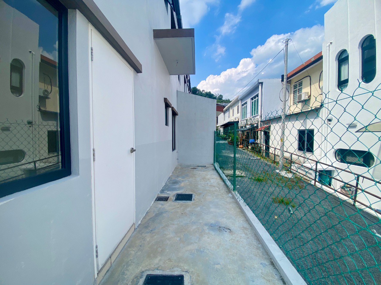 Corner Lot 3 Storey Superlink Nassim Heights - photo 3