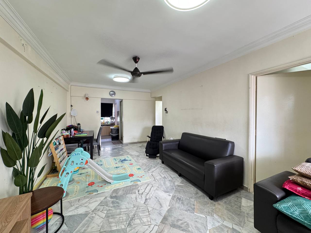 Corner Renovated Grandeur Tower Apt Pandan Indah - photo 3