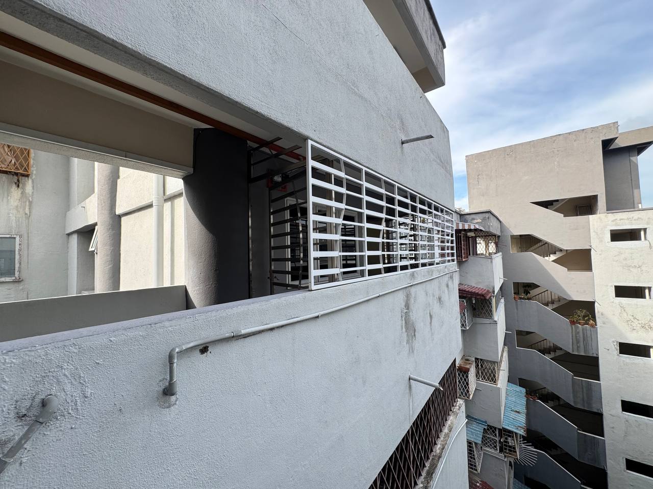 Corner Renovated Grandeur Tower Apt Pandan Indah - photo 12