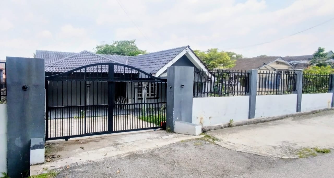 Renovated Single Storey Bungalow Kampung Tunku Ss1