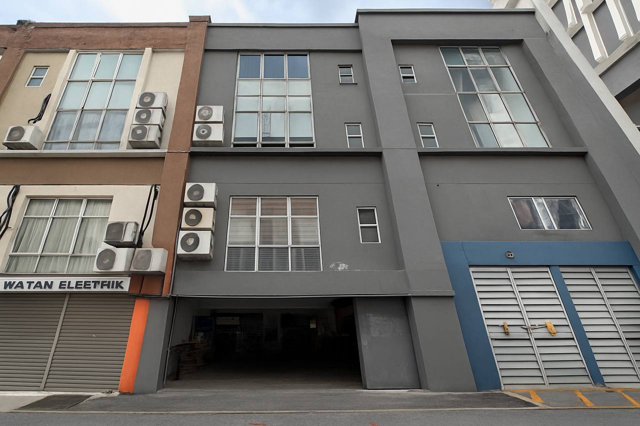 Commercial 4 Storey Corner Taman Ampang Hilir - photo 4