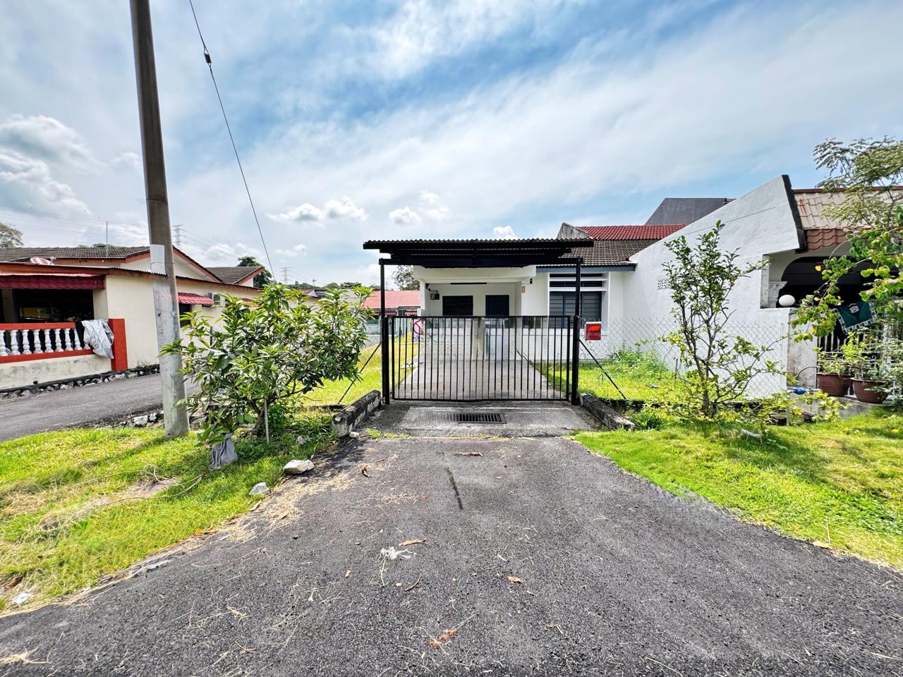 End Lot Single Storey House Seksyen 1 Bangi - photo 2